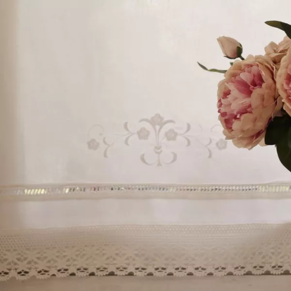 Brise-Bise en Dentelle, Jour Venise et Bouquet Brodé, Ambiance Charme